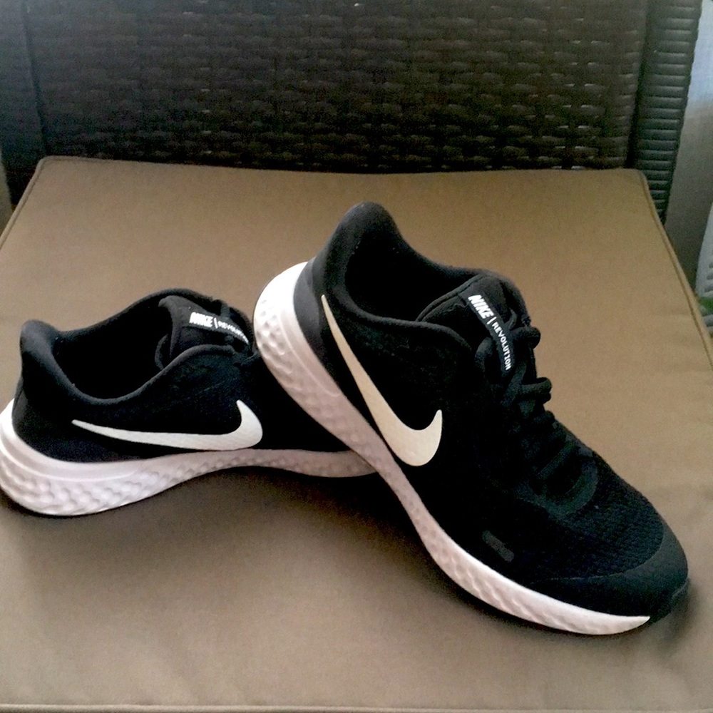 Nike Revolution